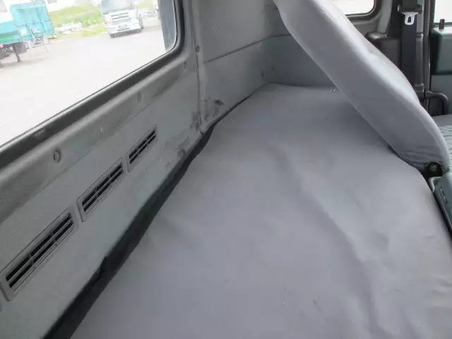 平成17年03月中古大型トラクタヘッド日産UDニッサンディーゼルの画像37