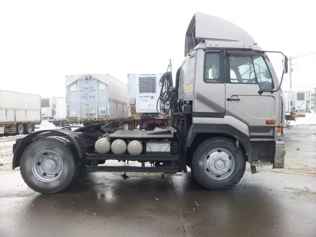 平成17年03月中古大型トラクタヘッド日産UDニッサンディーゼルの画像7