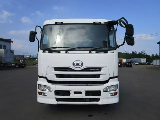 平成25年06月中古大型トラクタヘッド日産UDクオンの画像2