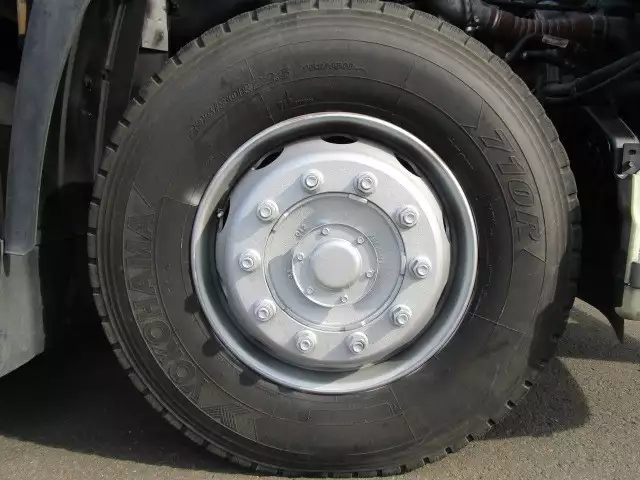 平成25年06月中古大型トラクタヘッド日産UDクオンの画像17