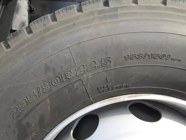 平成25年06月中古大型トラクタヘッド日産UDクオンの画像18