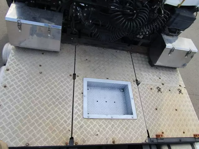 平成25年06月中古大型トラクタヘッド日産UDクオンの画像20