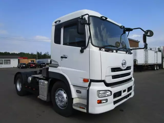 平成25年06月中古大型トラクタヘッド日産UDクオンの画像3