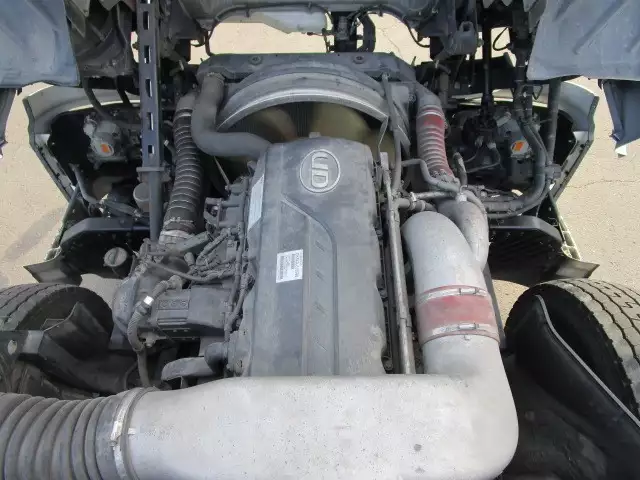 平成25年06月中古大型トラクタヘッド日産UDクオンの画像25