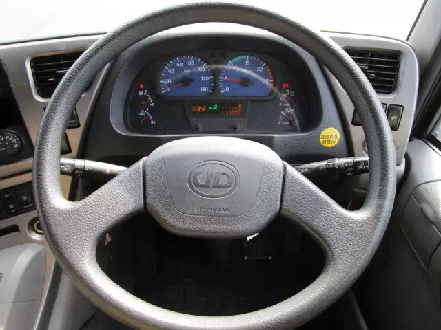 平成25年06月中古大型トラクタヘッド日産UDクオンの画像27