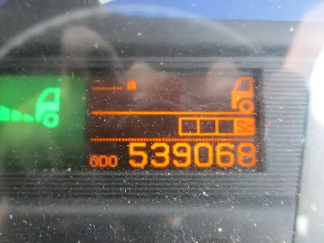 平成25年06月中古大型トラクタヘッド日産UDクオンの画像29