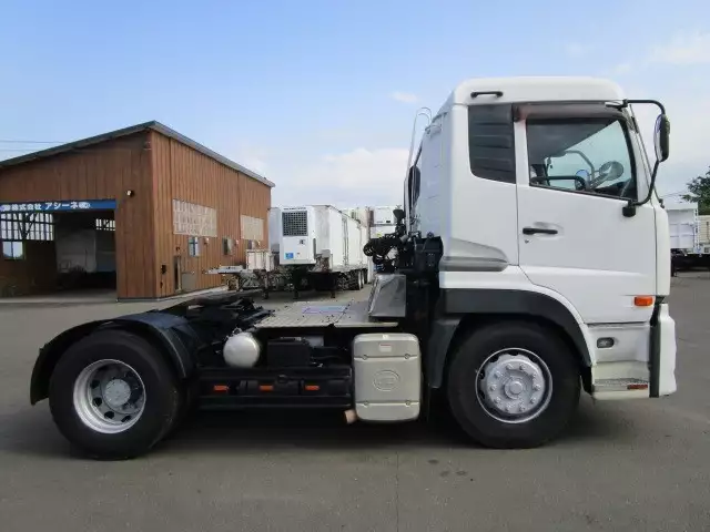 平成25年06月中古大型トラクタヘッド日産UDクオンの画像4