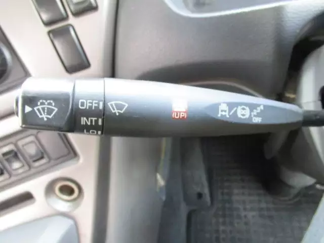 平成25年06月中古大型トラクタヘッド日産UDクオンの画像32