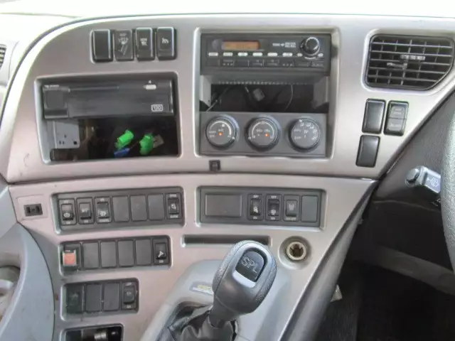 平成25年06月中古大型トラクタヘッド日産UDクオンの画像33