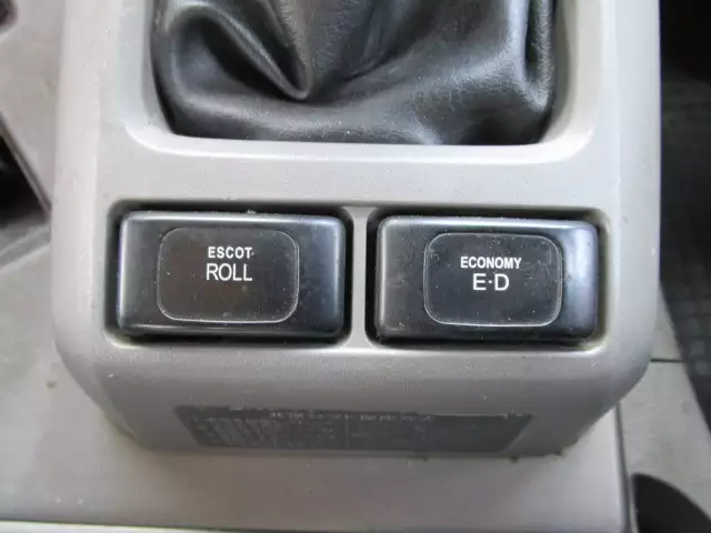 平成25年06月中古大型トラクタヘッド日産UDクオンの画像35