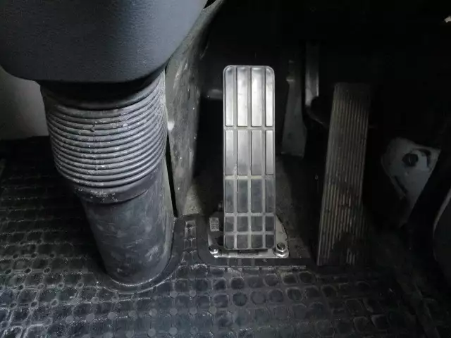 平成25年06月中古大型トラクタヘッド日産UDクオンの画像36