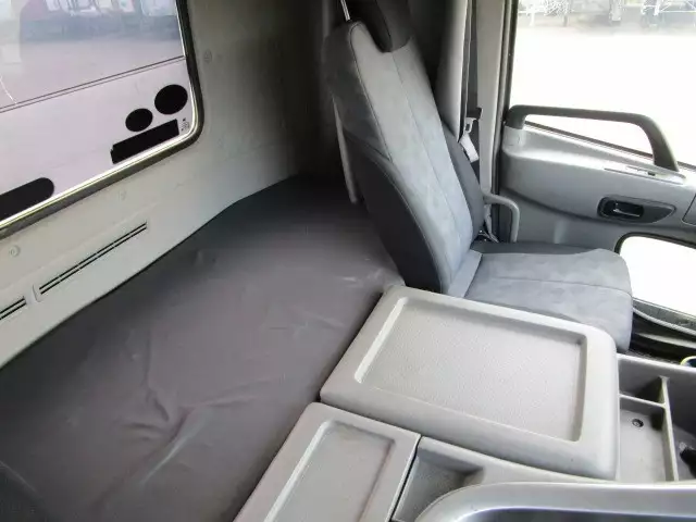 平成25年06月中古大型トラクタヘッド日産UDクオンの画像38