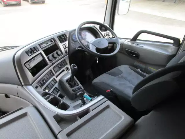 平成25年06月中古大型トラクタヘッド日産UDクオンの画像40