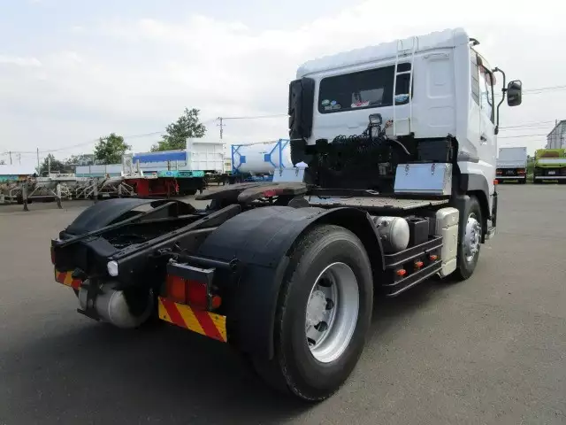 平成25年06月中古大型トラクタヘッド日産UDクオンの画像5