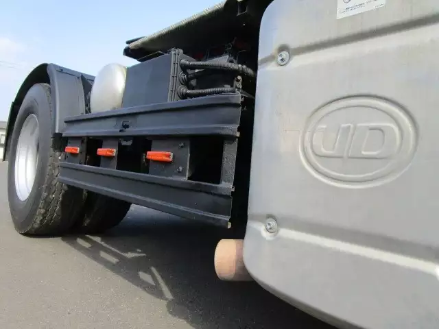 平成25年06月中古大型トラクタヘッド日産UDクオンの画像9