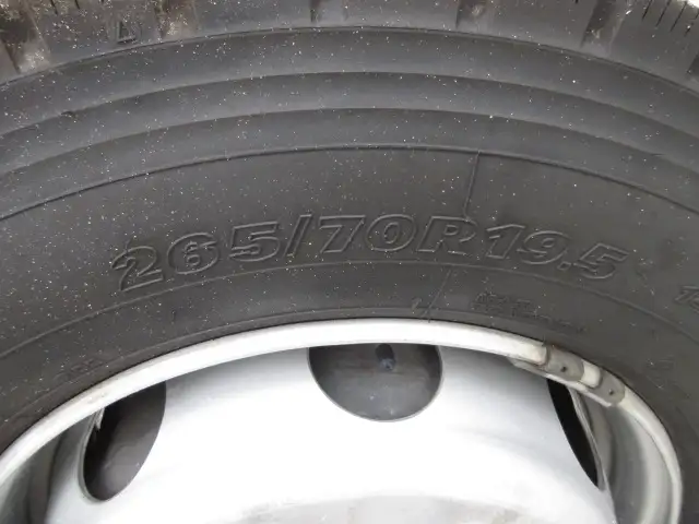 寒冷地仕様 日野 増トンウイング 7200ワイド 240馬力 MT 格納ゲート 積載:6,200kgの画像10