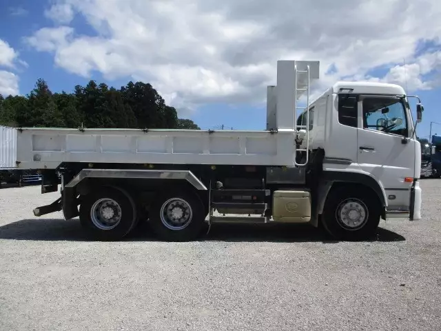 平成26年08月中古大型日産UDクオンの画像4