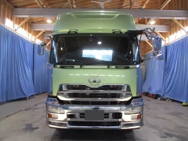 平成26年09月中古大型トラクタヘッド日産UDクオンの画像2