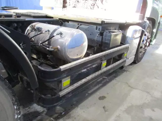 平成26年09月中古大型トラクタヘッド日産UDクオンの画像12