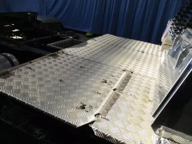 平成26年09月中古大型トラクタヘッド日産UDクオンの画像13