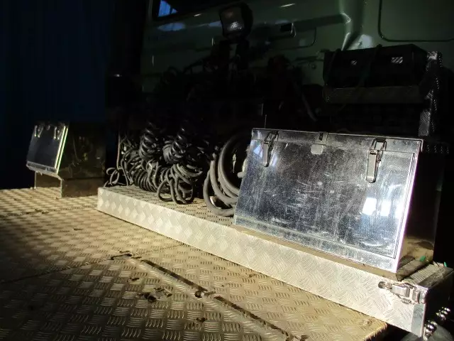 平成26年09月中古大型トラクタヘッド日産UDクオンの画像14