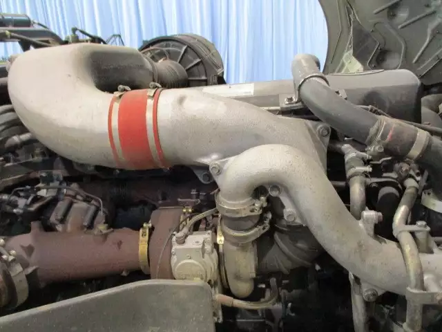 平成26年09月中古大型トラクタヘッド日産UDクオンの画像23