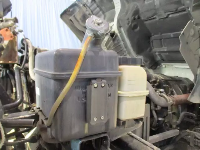 平成26年09月中古大型トラクタヘッド日産UDクオンの画像24