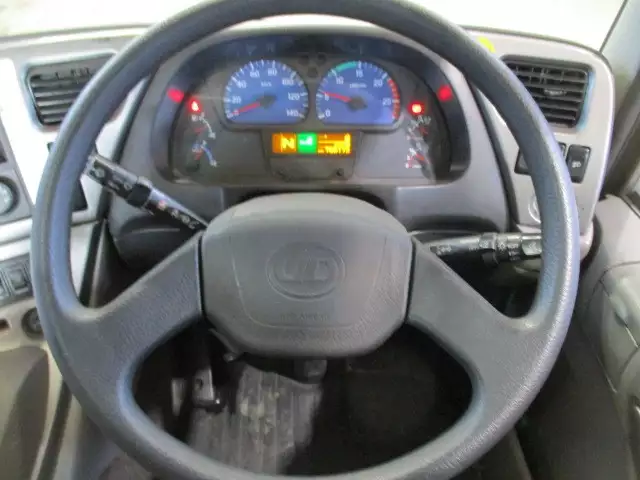 平成26年09月中古大型トラクタヘッド日産UDクオンの画像28