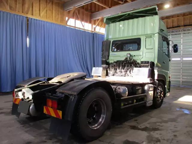 平成26年09月中古大型トラクタヘッド日産UDクオンの画像4