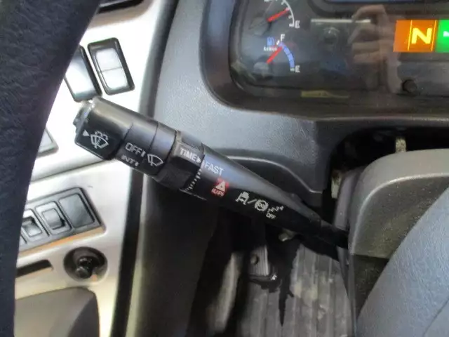 平成26年09月中古大型トラクタヘッド日産UDクオンの画像32