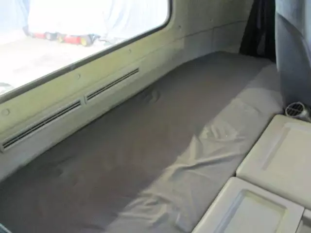 平成26年09月中古大型トラクタヘッド日産UDクオンの画像35