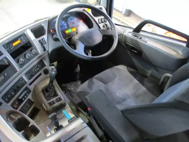 平成26年09月中古大型トラクタヘッド日産UDクオンの画像37