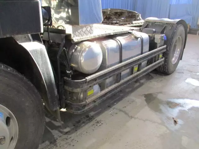 平成26年09月中古大型トラクタヘッド日産UDクオンの画像7