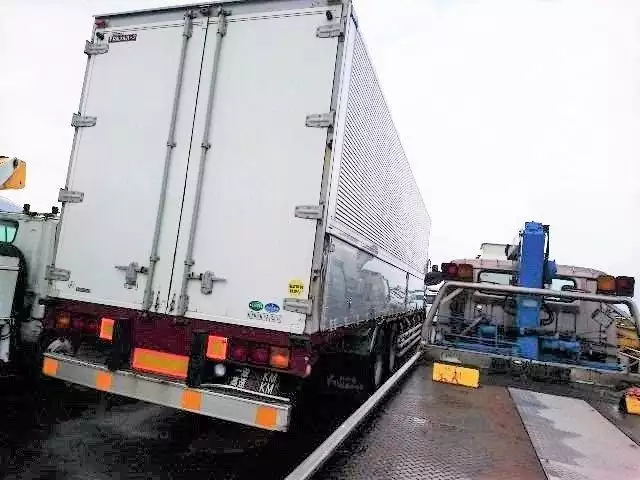 平成22年07月中古大型日産UDUDトラックスの画像3