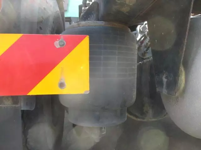 平成28年12月中古大型トラクタヘッド日産UDクオンの画像19