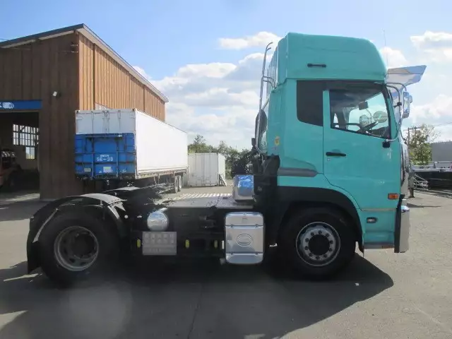 平成28年12月中古大型トラクタヘッド日産UDクオンの画像4