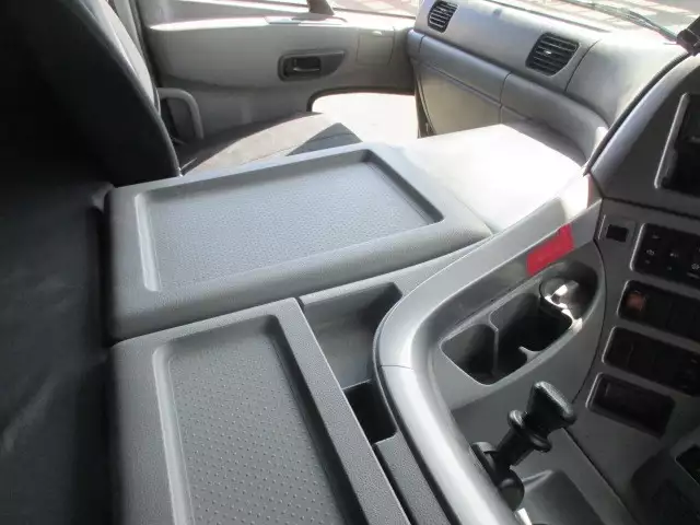 平成28年12月中古大型トラクタヘッド日産UDクオンの画像37