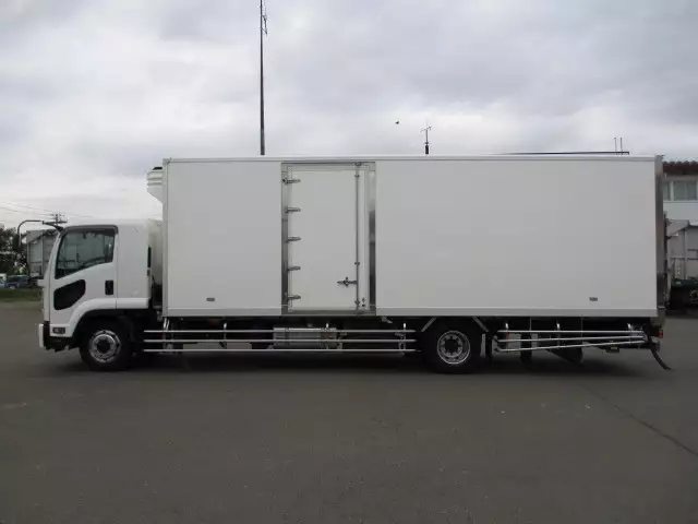 令和01年/平成31年02月中古増トン冷凍バン・ウィングいすゞフォワードの画像8