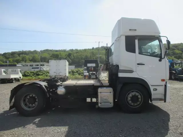 平成27年10月中古大型トラクタヘッド日産UDUDトラックスの画像4