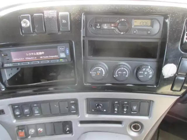 平成27年10月中古大型トラクタヘッド日産UDUDトラックスの画像32