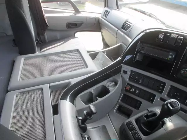 平成27年10月中古大型トラクタヘッド日産UDUDトラックスの画像34