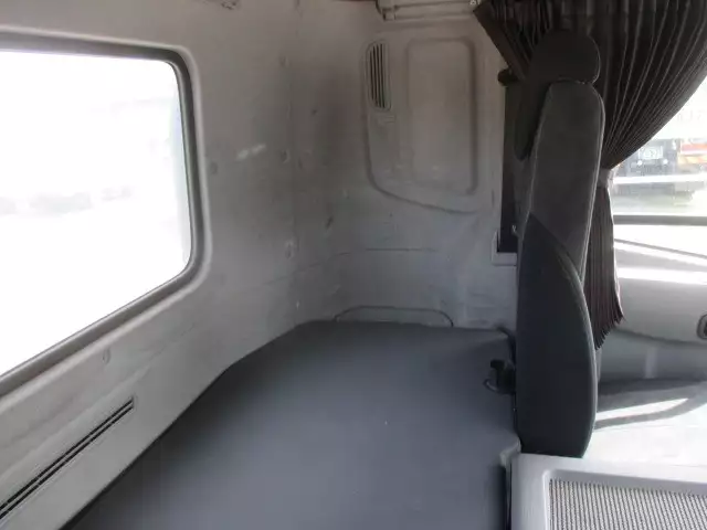 平成27年10月中古大型トラクタヘッド日産UDUDトラックスの画像35