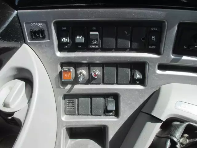 平成27年10月中古大型トラクタヘッド日産UDUDトラックスの画像40