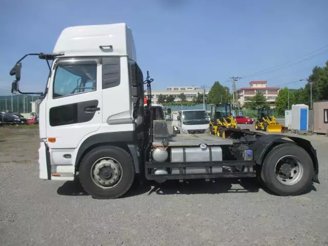 平成27年10月中古大型トラクタヘッド日産UDUDトラックスの画像8