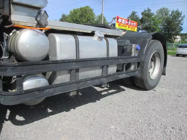 平成27年10月中古大型トラクタヘッド日産UDUDトラックスの画像9