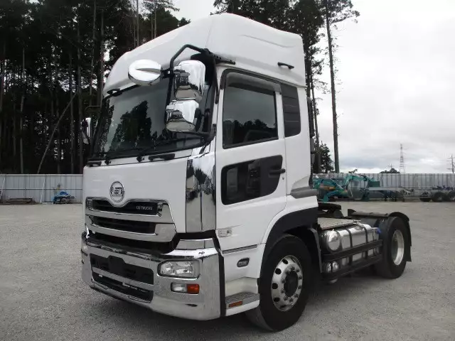 平成27年08月中古大型トラクタヘッド日産UDUDトラックスの画像1