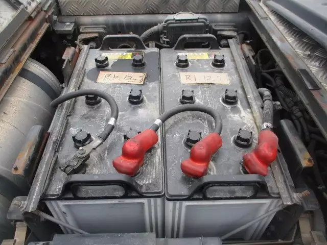 平成27年08月中古大型トラクタヘッド日産UDUDトラックスの画像24