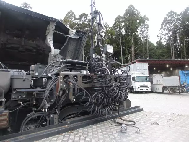 平成27年08月中古大型トラクタヘッド日産UDUDトラックスの画像30