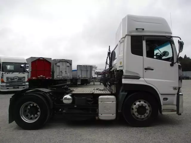 平成27年08月中古大型トラクタヘッド日産UDUDトラックスの画像4