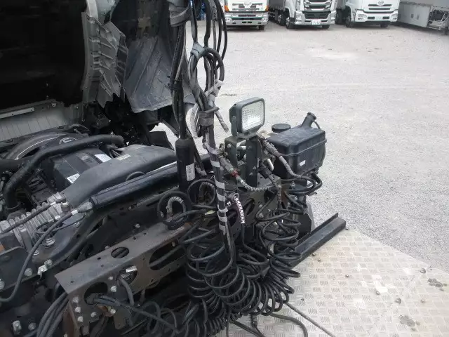 平成27年08月中古大型トラクタヘッド日産UDUDトラックスの画像31